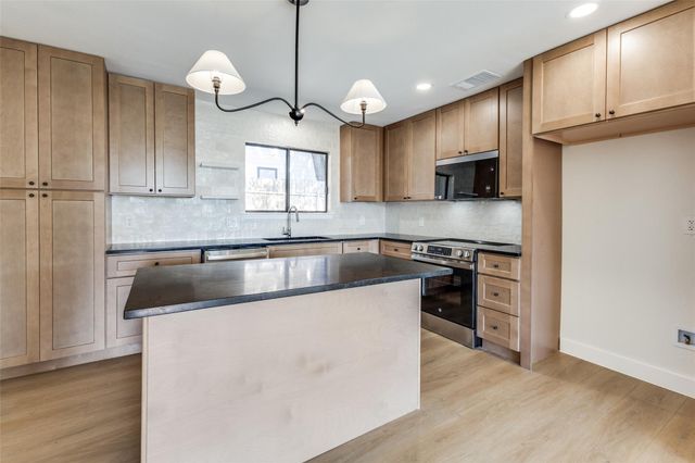3004 Boone DR, Lago Vista, TX 78645