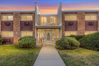 120A Collen Drive 105, Lombard, IL 60148