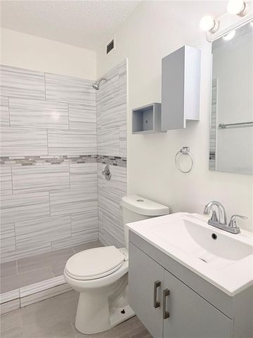 Cond. Laguna Gardens 2 AVE LAGUNA 3D, Carolina, PR 00979