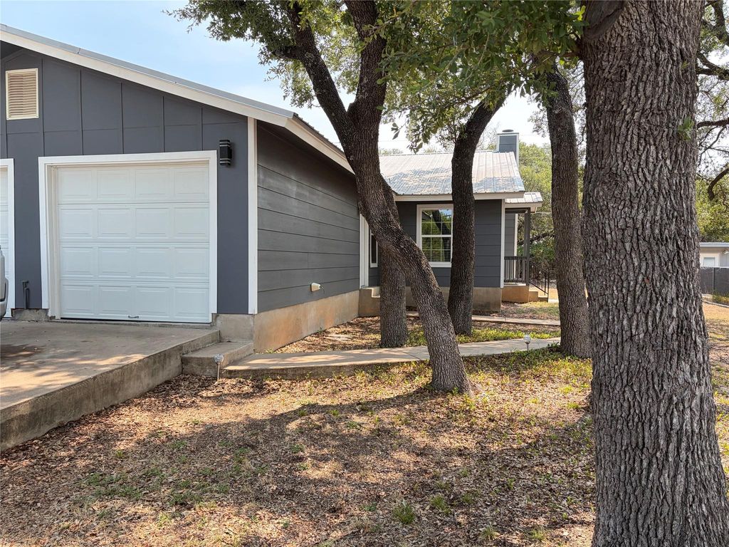 5303 B Thunderbird ST, Lago Vista, TX 78645