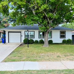 2441 Falls Drive, Dallas, TX 75211