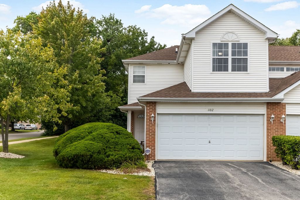 1102 COVENTRY Circle 1102, Glendale Heights, IL 60139 — photo 2