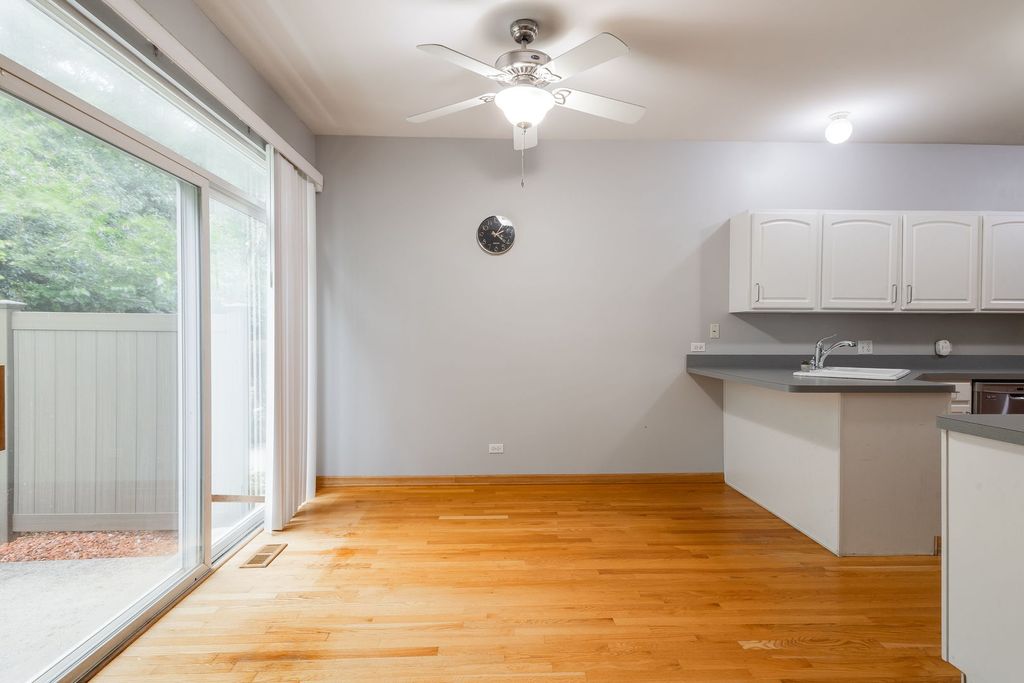 1102 COVENTRY Circle 1102, Glendale Heights, IL 60139 — photo 5