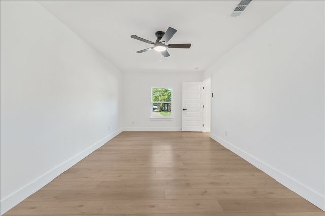 4728 Meadow Trail Drive, Dallas, TX 75236