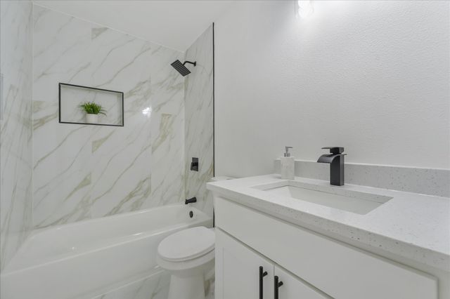 4728 Meadow Trail Drive, Dallas, TX 75236