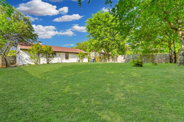 4728 Meadow Trail Drive, Dallas, TX 75236