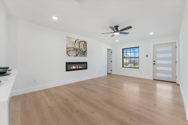 4728 Meadow Trail Drive, Dallas, TX 75236