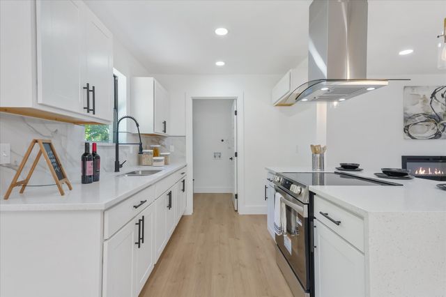 4728 Meadow Trail Drive, Dallas, TX 75236