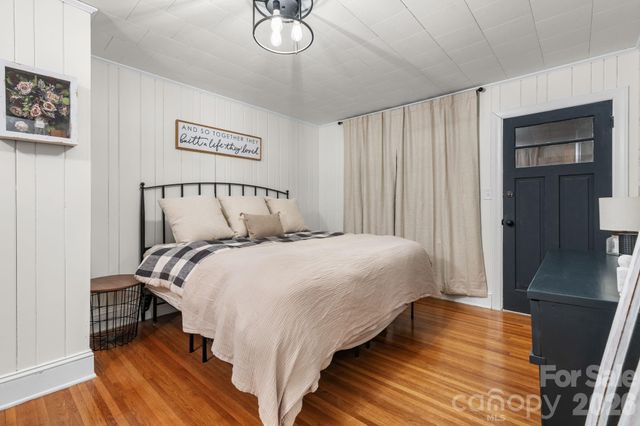 208 S 1st Avenue, Maiden, NC 28650