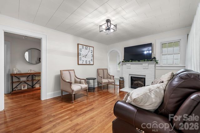 208 S 1st Avenue, Maiden, NC 28650