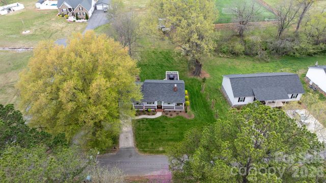 208 S 1st Avenue, Maiden, NC 28650