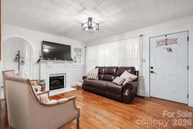 208 S 1st Avenue, Maiden, NC 28650