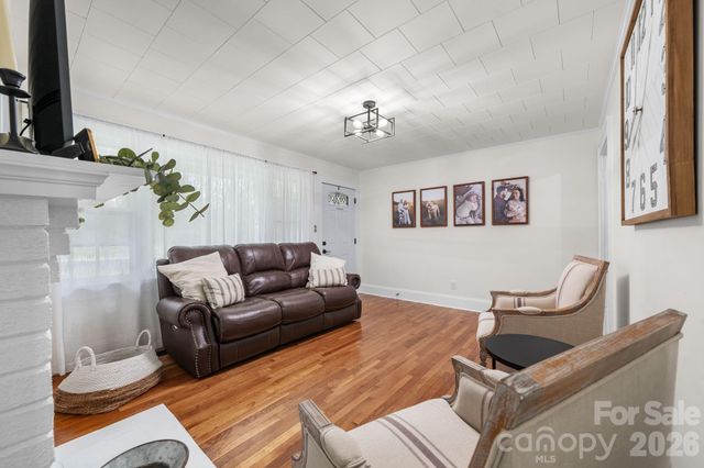 208 S 1st Avenue, Maiden, NC 28650