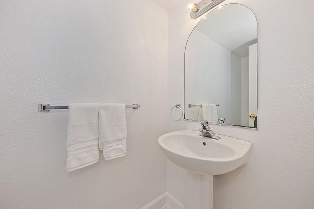 126 Hidden Glen Dr, Auburn, CA 95603