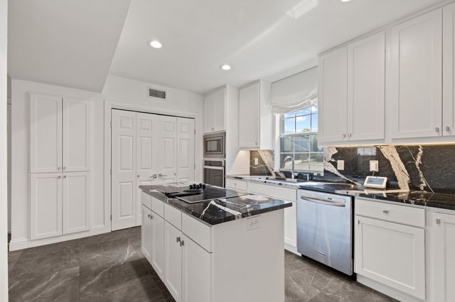 9418 Blue Jay Way, Irving, TX 75063