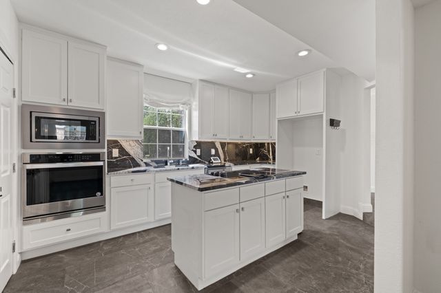 9418 Blue Jay Way, Irving, TX 75063