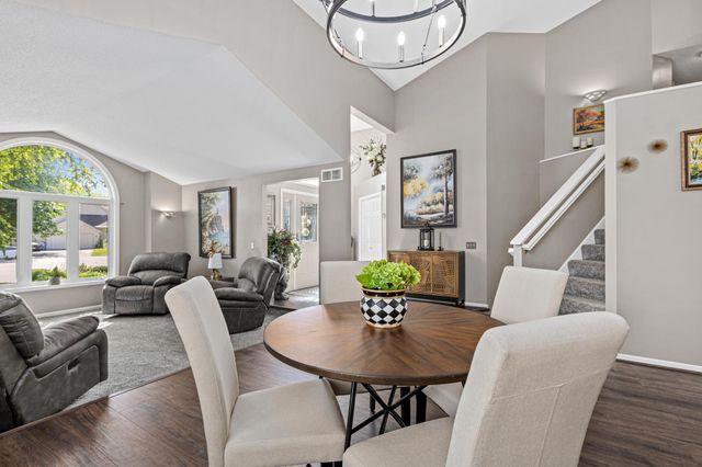 3110 Canyon Circle, Chaska, MN 55318