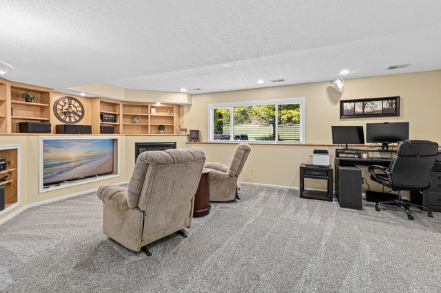 3110 Canyon Circle, Chaska, MN 55318