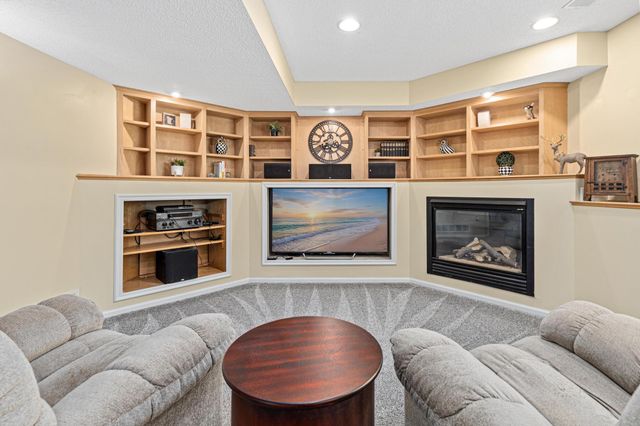 3110 Canyon Circle, Chaska, MN 55318
