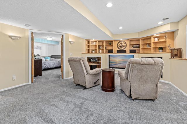 3110 Canyon Circle, Chaska, MN 55318