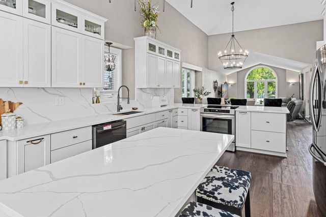 3110 Canyon Circle, Chaska, MN 55318
