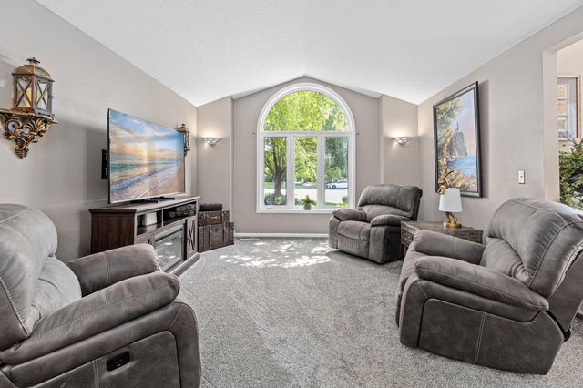3110 Canyon Circle, Chaska, MN 55318