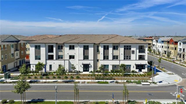 6114 Valentina Way 301, Eastvale, CA 92880