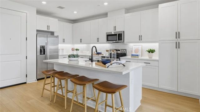 6114 Valentina Way 301, Eastvale, CA 92880