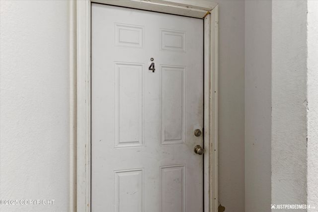 330 N Bliss Street, Anchorage, AK 99508