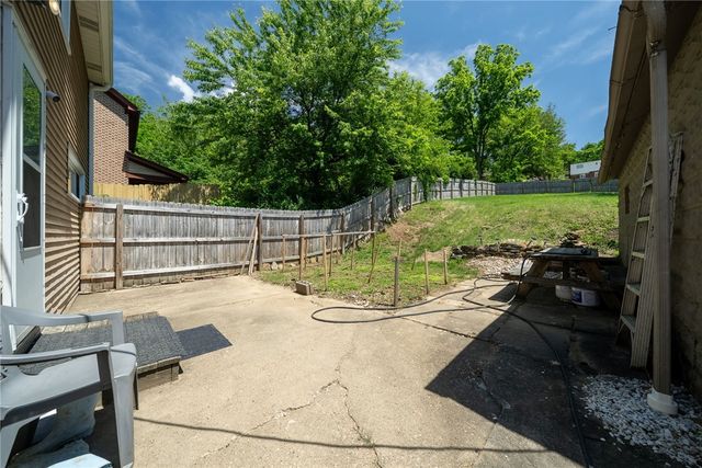 5971 Library Rd, Bethel Park, PA 15102