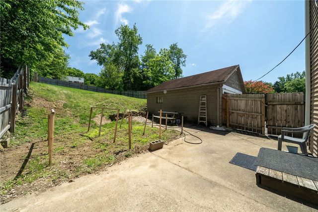 5971 Library Rd, Bethel Park, PA 15102