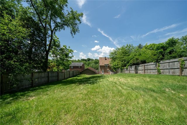 5971 Library Rd, Bethel Park, PA 15102