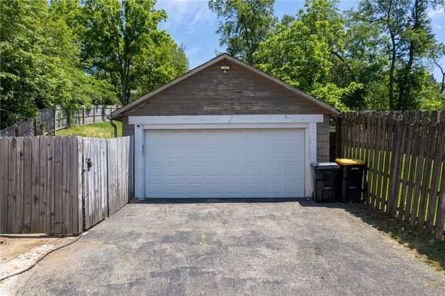 5971 Library Rd, Bethel Park, PA 15102