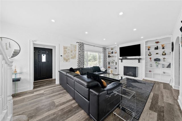 5971 Library Rd, Bethel Park, PA 15102
