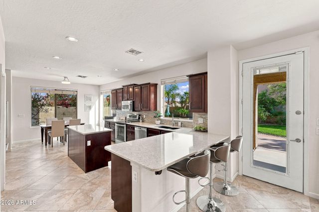 7125 W BRONCO Trail, Peoria, AZ 85383