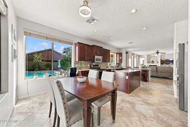 7125 W BRONCO Trail, Peoria, AZ 85383