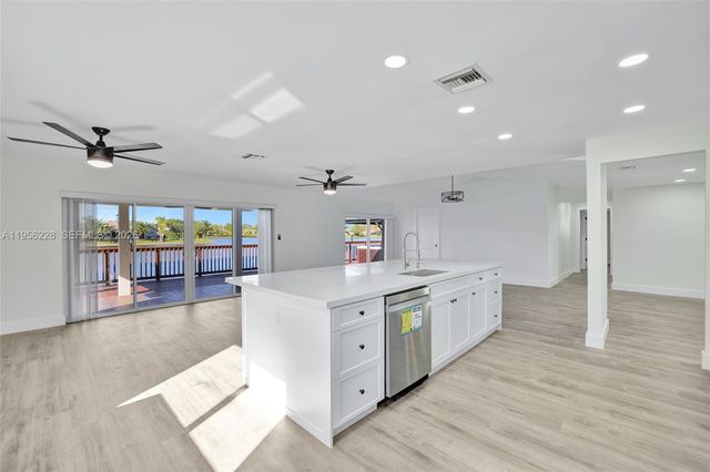 1911 NW 40th Ct, Oakland Park, FL 33309