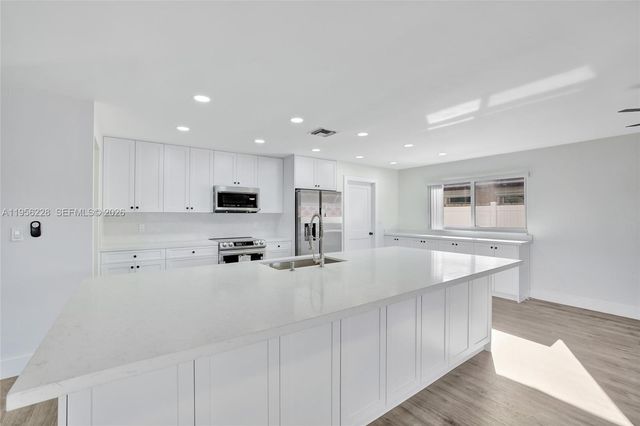 1911 NW 40th Ct, Oakland Park, FL 33309