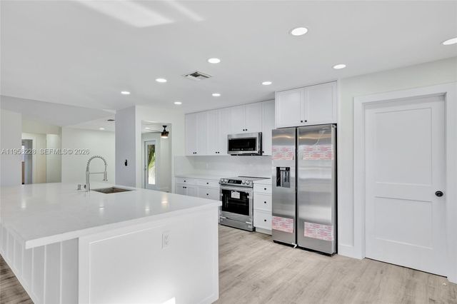 1911 NW 40th Ct, Oakland Park, FL 33309