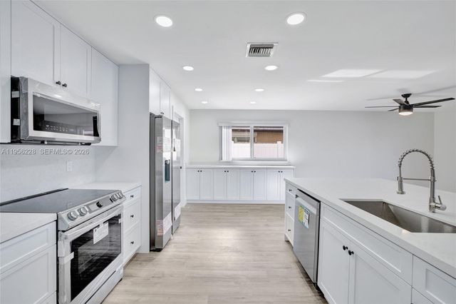 1911 NW 40th Ct, Oakland Park, FL 33309