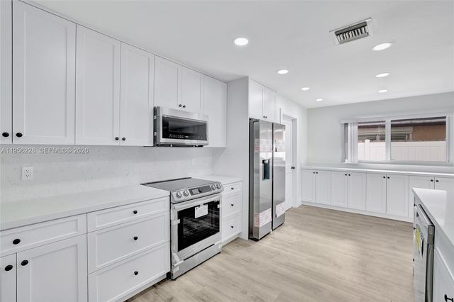 1911 NW 40th Ct, Oakland Park, FL 33309