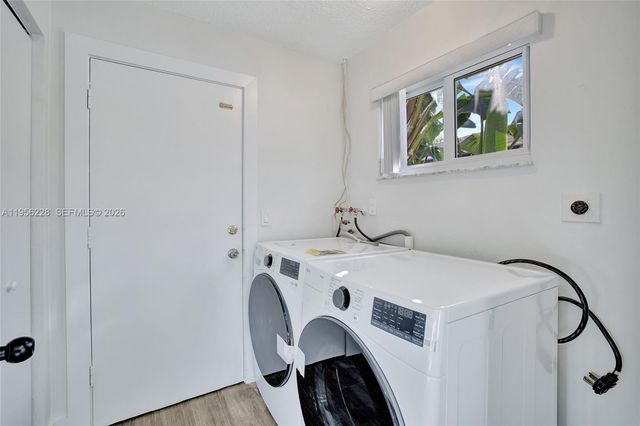 1911 NW 40th Ct, Oakland Park, FL 33309