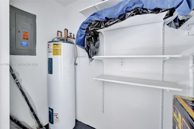 1911 NW 40th Ct, Oakland Park, FL 33309