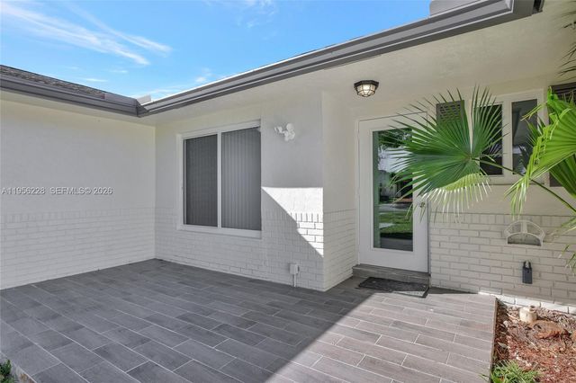 1911 NW 40th Ct, Oakland Park, FL 33309