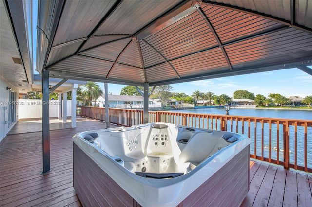 1911 NW 40th Ct, Oakland Park, FL 33309