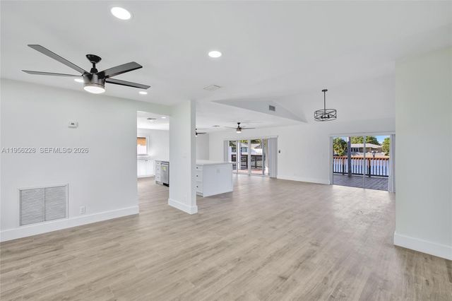 1911 NW 40th Ct, Oakland Park, FL 33309