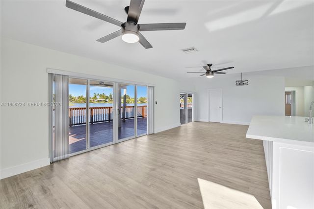 1911 NW 40th Ct, Oakland Park, FL 33309