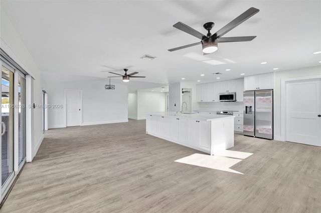 1911 NW 40th Ct, Oakland Park, FL 33309