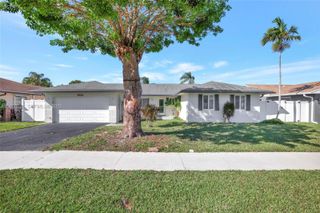 1911 NW 40th Ct, Oakland Park, FL 33309