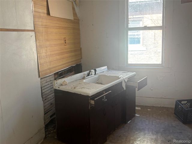 1716 E Grand Blvd, Detroit, MI 48211